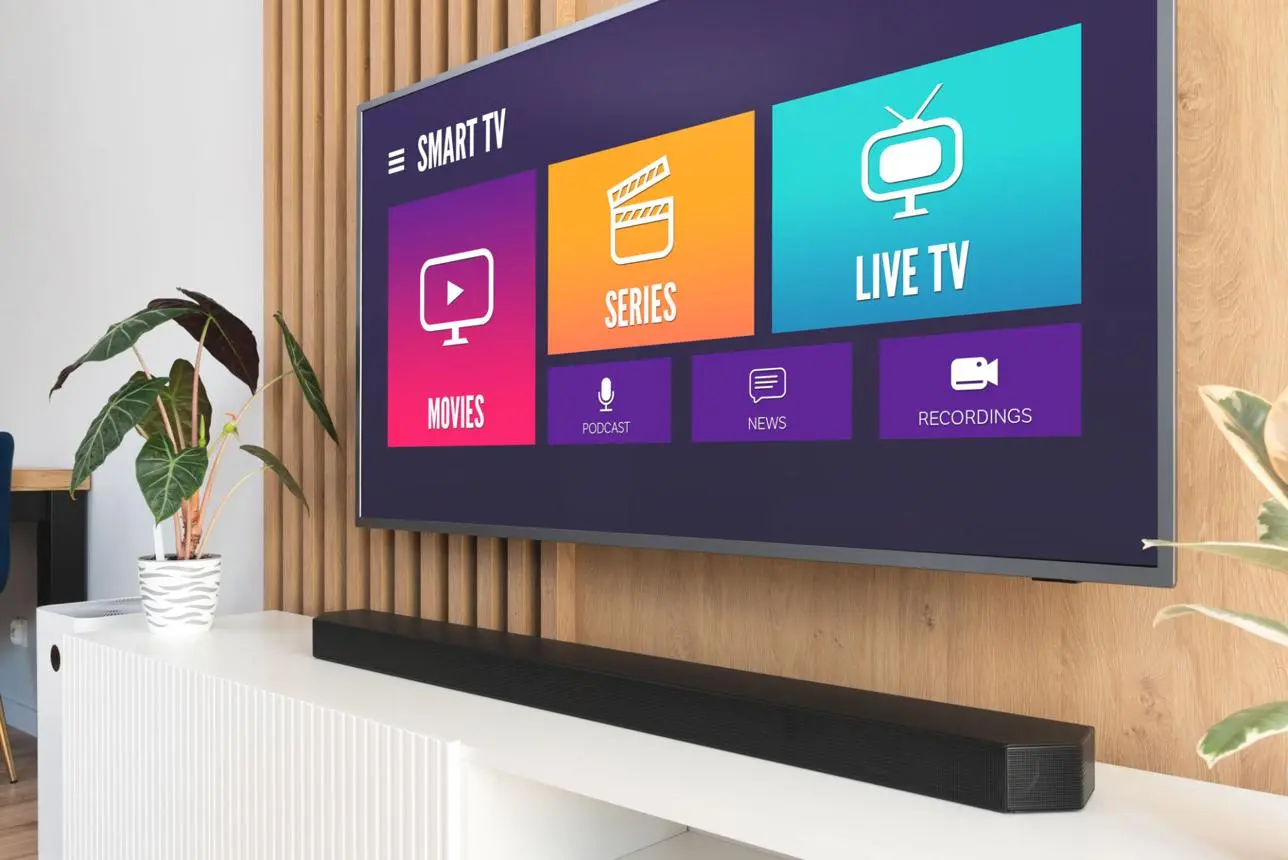 IPTV kaufen und auf Smart TV mit schneller Navigation und klaren Kategorien nutzen